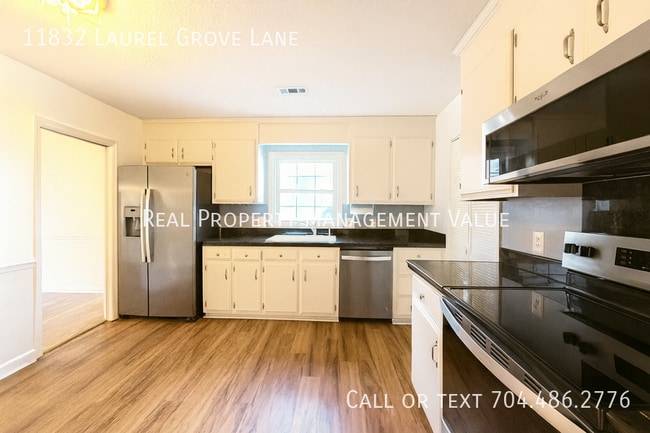 Building Photo - 11832 Laurel Grove Ln