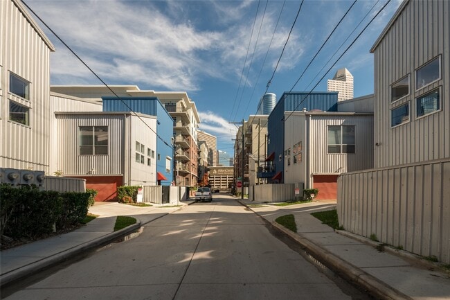 Building Photo - 807 Robin St