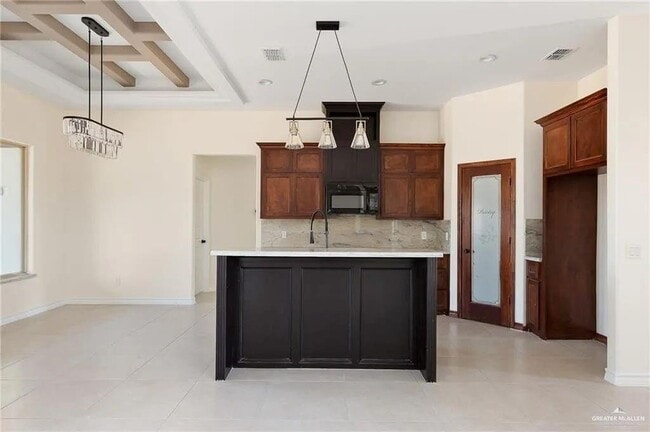 Building Photo - 8 Whitewing St