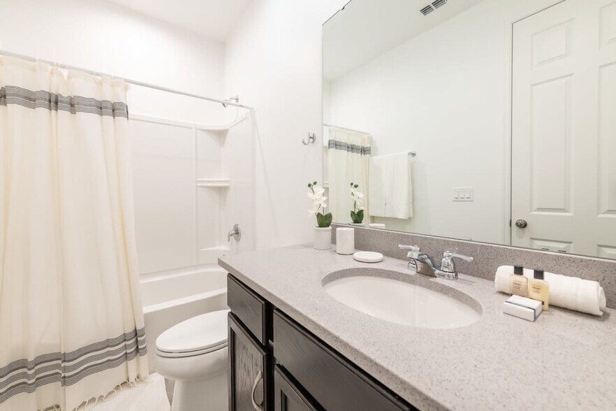 Building Photo - 8993 Amelia Downs Trail
