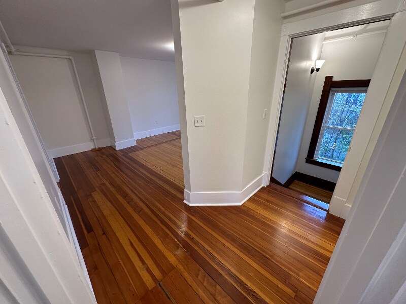 Building Photo - 31 Church St