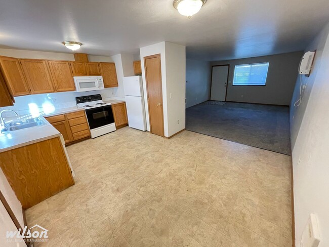 Building Photo - 3bd/2ba Duplex with Two Car Garage in Unio...