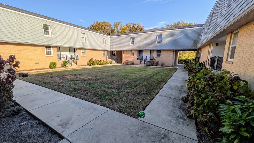 Courtyard - 510 Basswood Ave