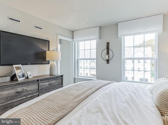 Building Photo - 216 Macoun Way