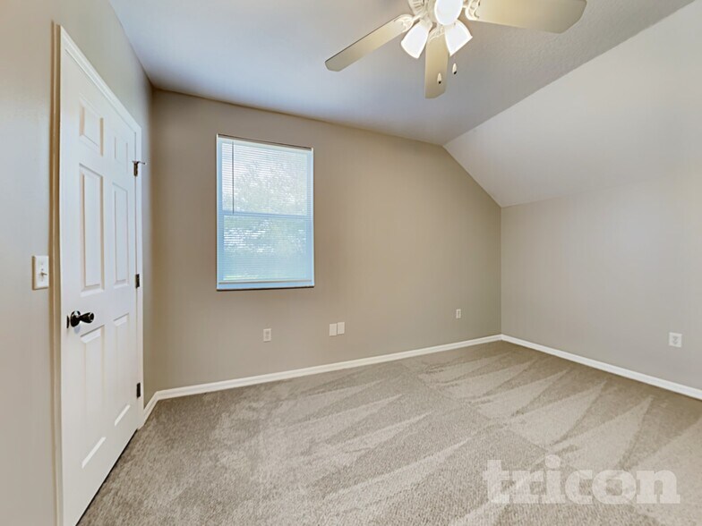 Building Photo - 10211 Summerview Cir