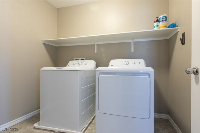 Building Photo - 12382 Loggeta Way