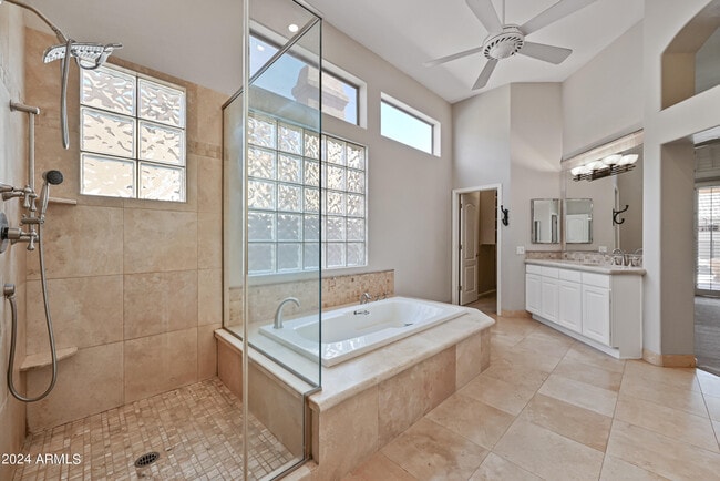 Building Photo - 6057 E Campo Bello Dr