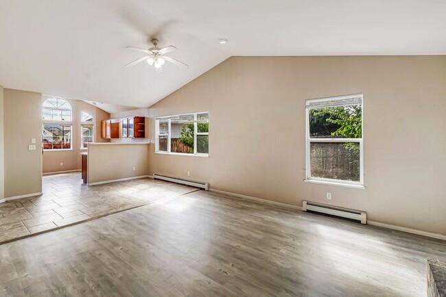 Building Photo - 3 bedroom home with fenced yard and garage...