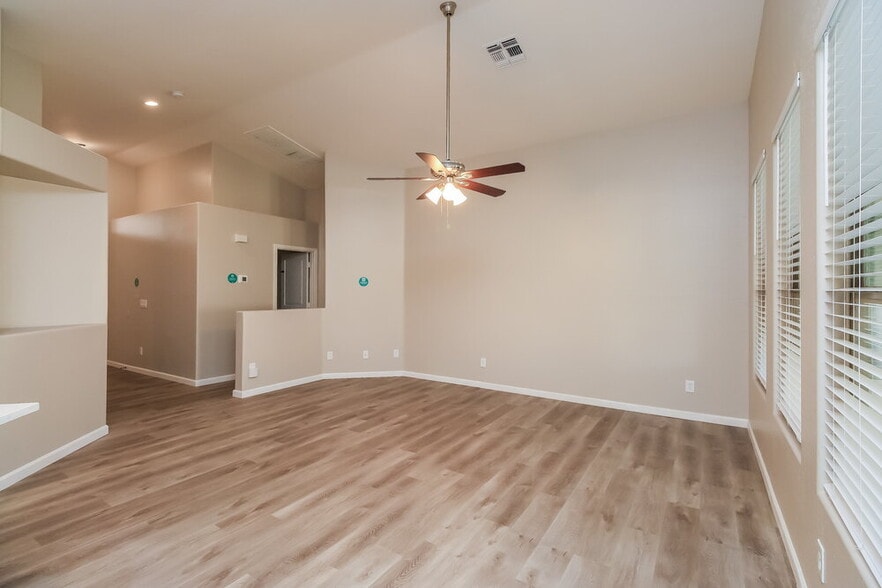 Building Photo - 10226 E Capri Ave