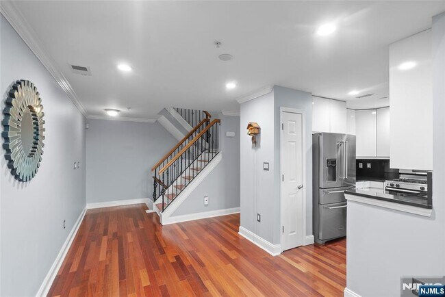 Building Photo - 169 Price 169