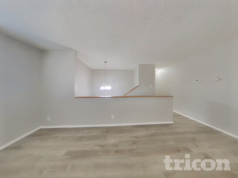 Building Photo - 1725 Hiawatha Dr NE