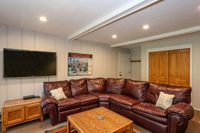 Building Photo - Walk to everything! Partially Furnished! 9...