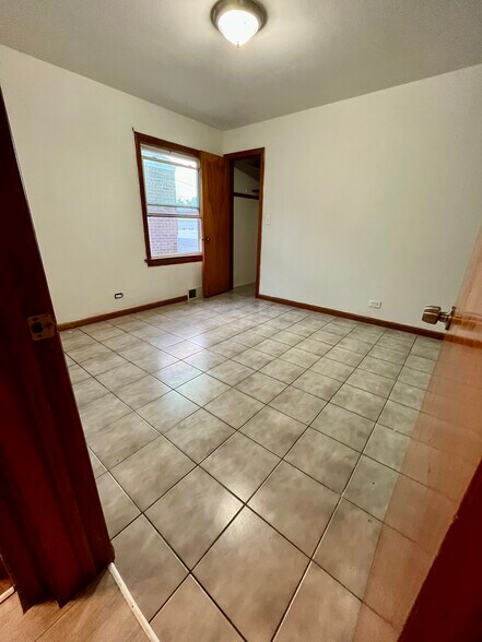 Building Photo - 3622 W 79th Pl