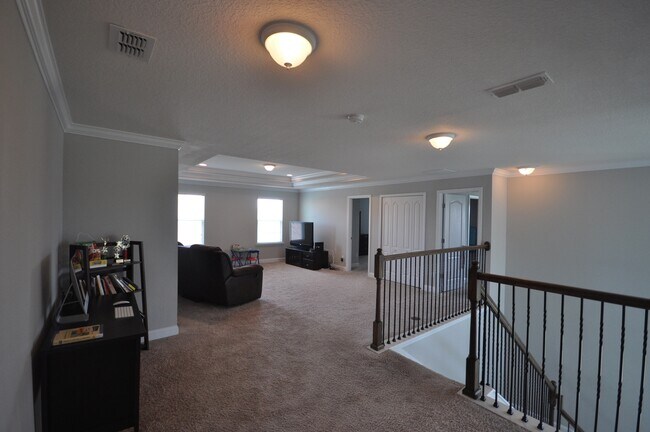 Building Photo - Large Home at Work Golf Village