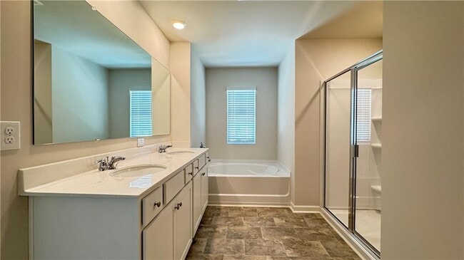 Building Photo - 61 Biltmore Pl