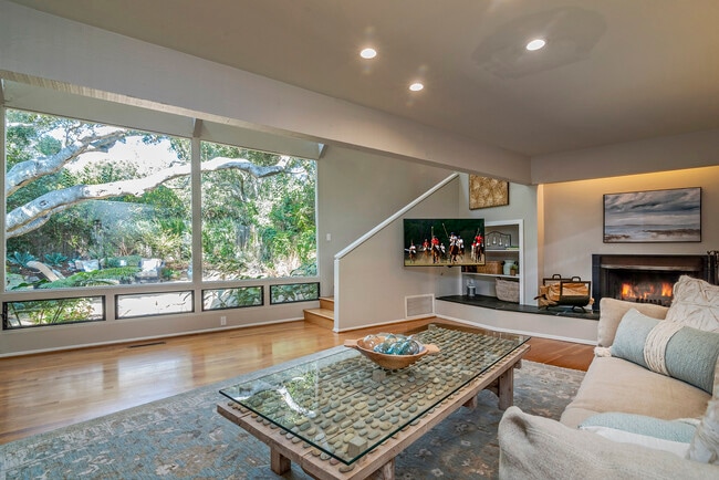 Building Photo - 548 San Ysidro Rd