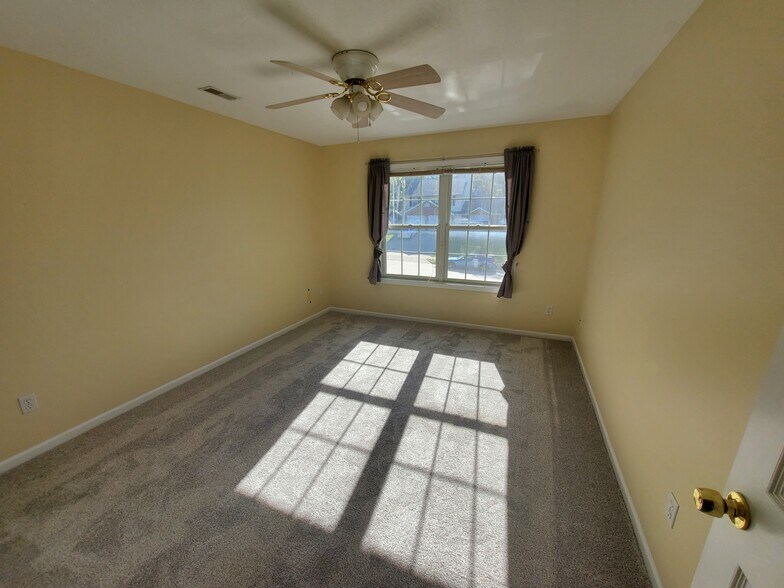 2nf Floor Front Bedroom - 5328 Godas Cir