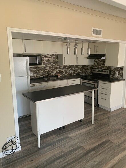 kitchen open space - 9995 E Harvard Ave