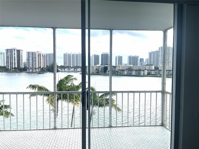 Building Photo - 2861 Leonard Dr