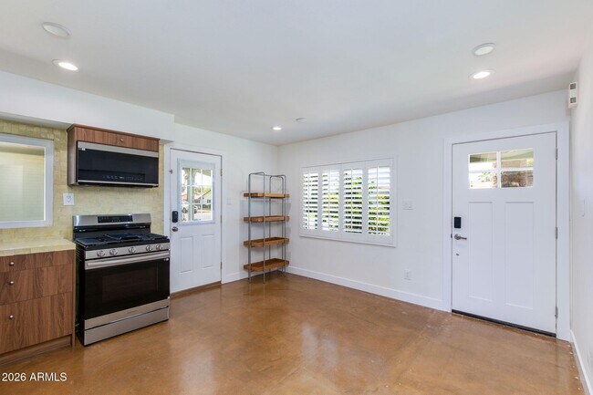 Building Photo - 3412 E Turney Ave