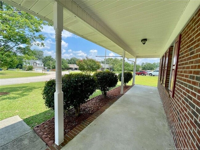 Building Photo - 172 Finch Rd