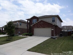 Building Photo - Spacious 3/2.5 in Cibolo