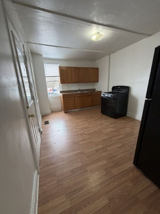 Building Photo - AVAILABLE FOR SHOWING 3!!! BR/1 BA. Promotion - $500 off first month rent!!