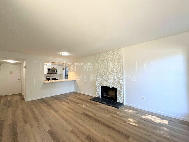 Building Photo - 6400 S Dayton St