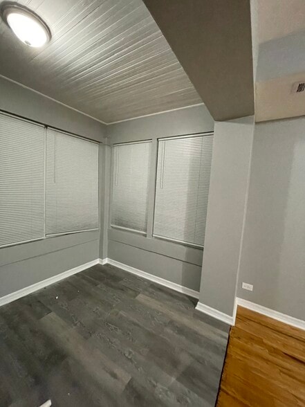 Building Photo - 1543 N Lorel Ave
