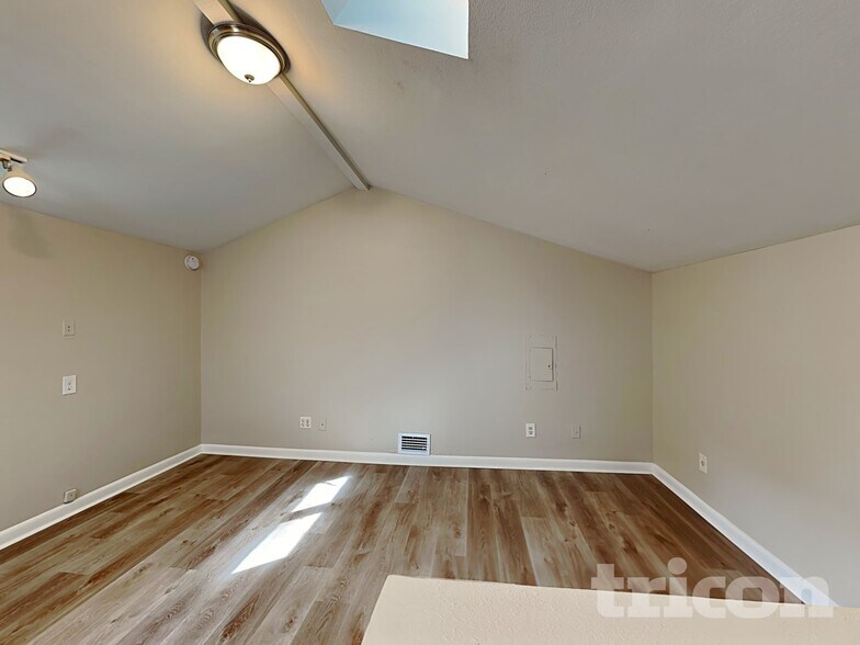 Building Photo - 2814 Cedaridge Dr