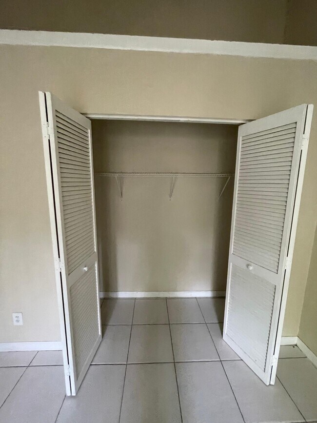 Building Photo - 3529 Coral Springs Dr