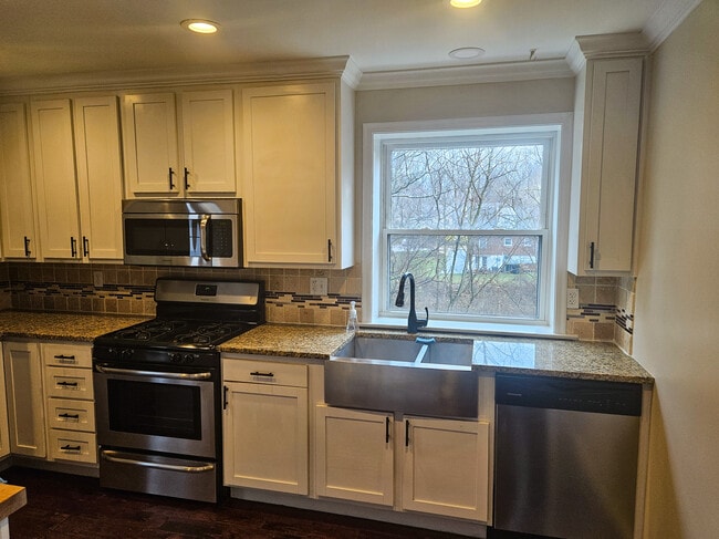 Building Photo - 21 Howard Rd