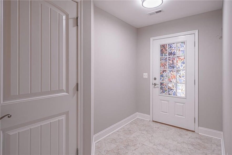 Building Photo - 5660 Crest Hill Dr NE