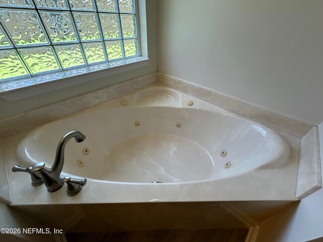 Building Photo - 13916 Fish Eagle Dr E