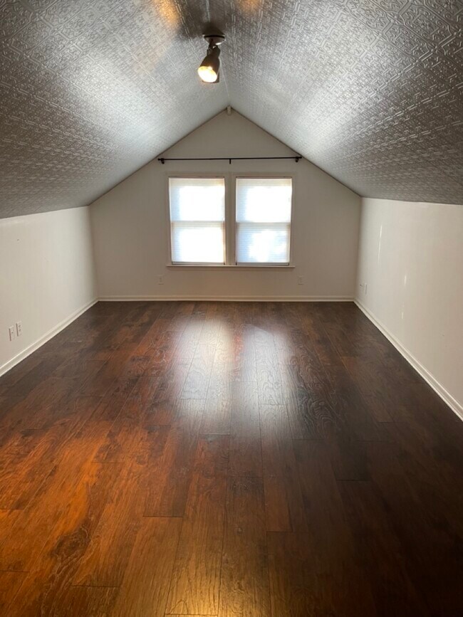 Building Photo - 920 Keswick Blvd