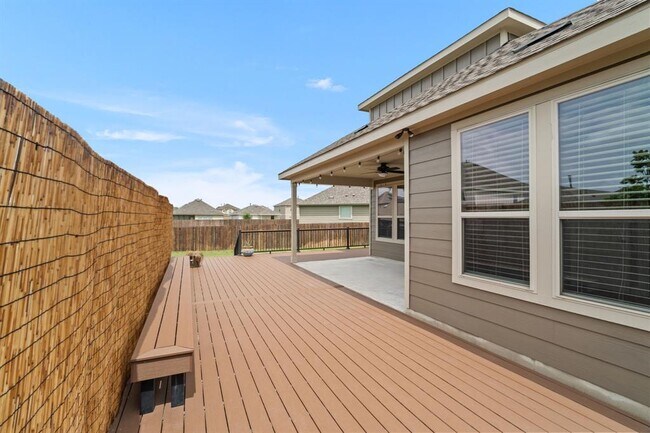 Building Photo - 525 Compania Cove