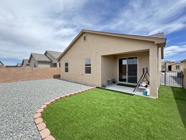 Building Photo - You Found a Nearly New Home For Rent!