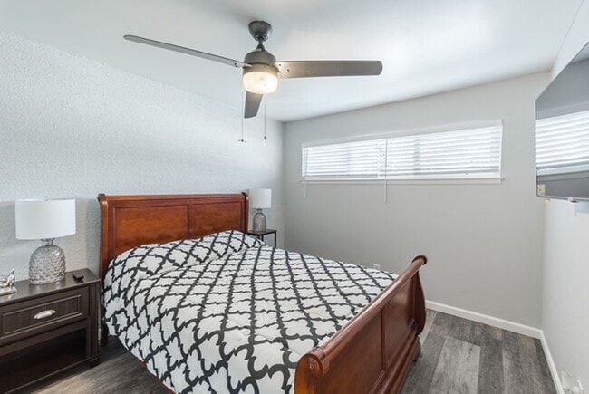 Building Photo - Move-In Ready, Fully Furnished Condo – Prime Strip Location