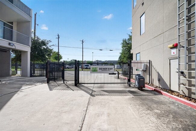 Building Photo - 2401 Crawford St