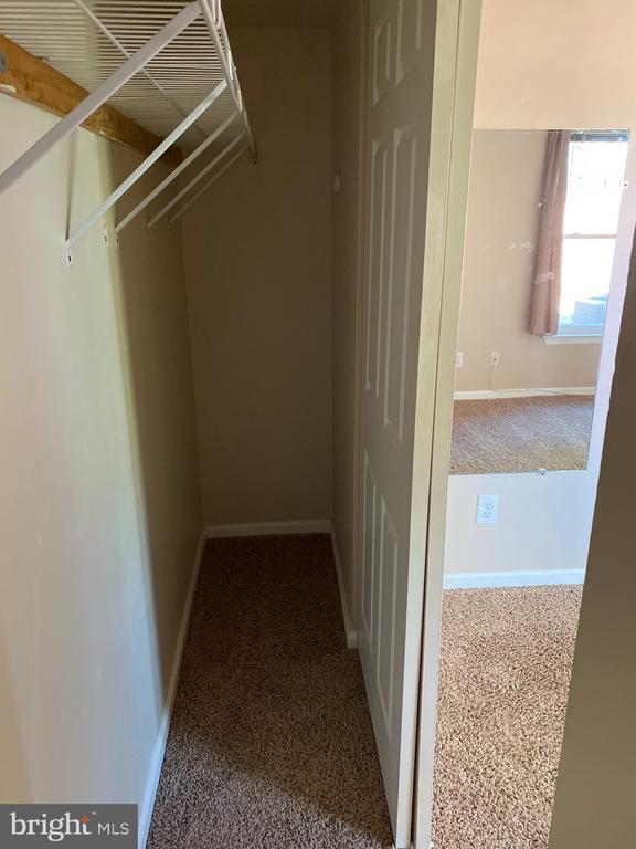Building Photo - 5833 Orchard Hill Ct