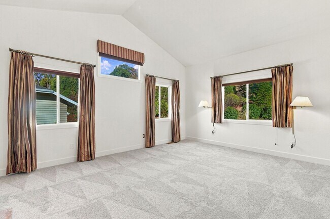 Building Photo - 25 Biscayne Ct