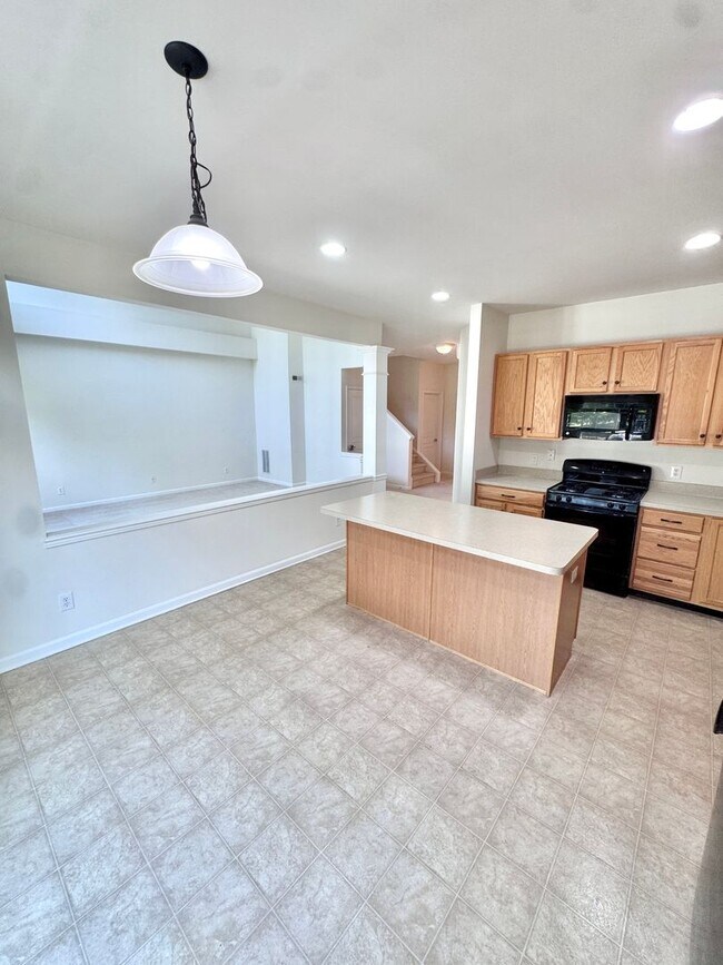 Building Photo - THREE BEDROOM/2.5 BATH TOWNHOME located in PARKLAND School District!