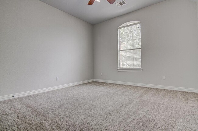 Building Photo - 1425 River Forest Dr