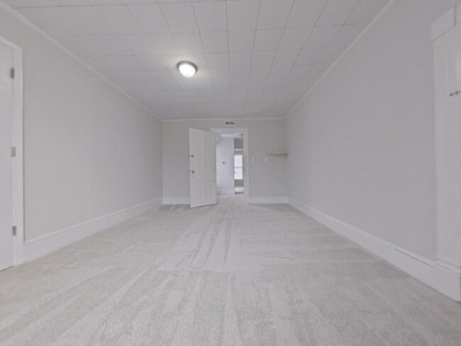 Building Photo - 304 Oakwood St