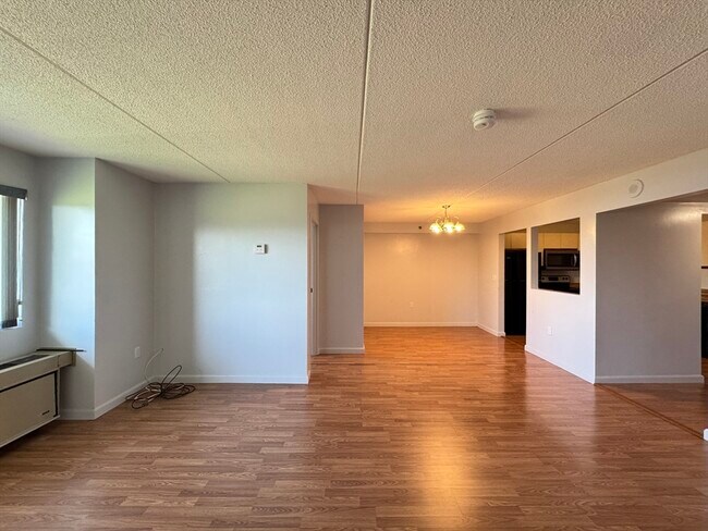 Building Photo - 200 Cove Way