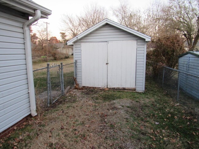 Building Photo - 2116 N Fremont Ave