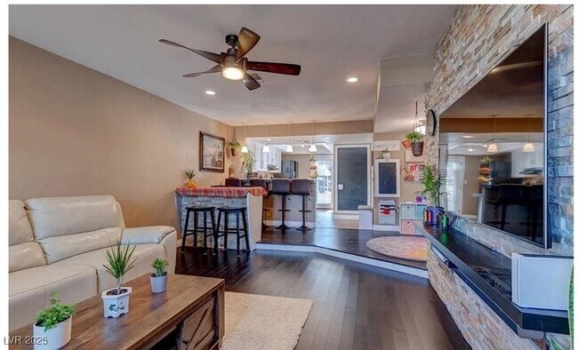 Primary Photo - 6504 Ironbark Ln