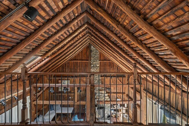 Building Photo - 200 Chestnut Ridge Rd