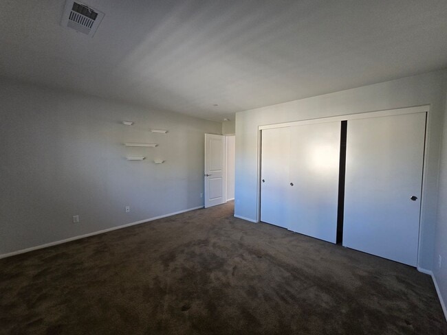 Building Photo - Spacious Home in Amenity-Rich Community