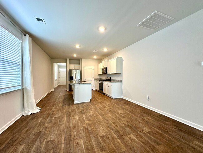 Building Photo - 3/2 home in Pine Hills in Cane Bay of Summerville!